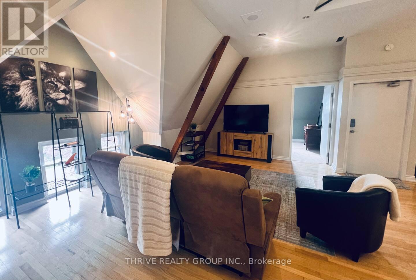 533 Queens Avenue Property Photo 32