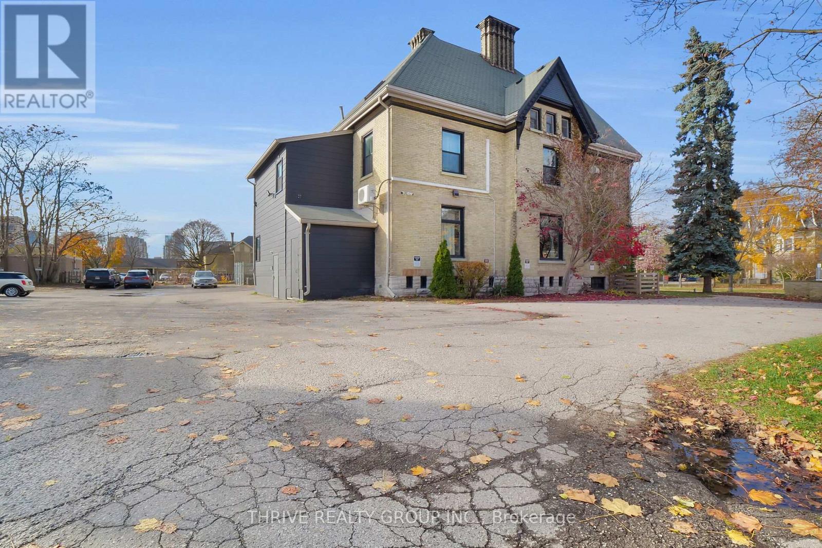 533 Queens Avenue Property Photo 40