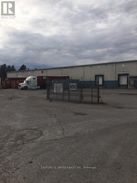 650 The Kingsway Street Property Photo 2