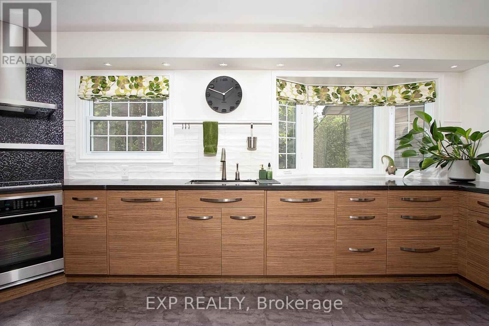 25 Demeyere Avenue Property Photo 9