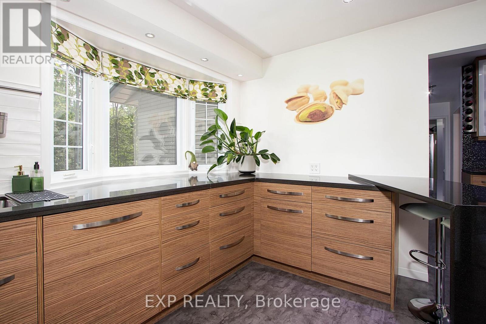 25 Demeyere Avenue Property Photo 11