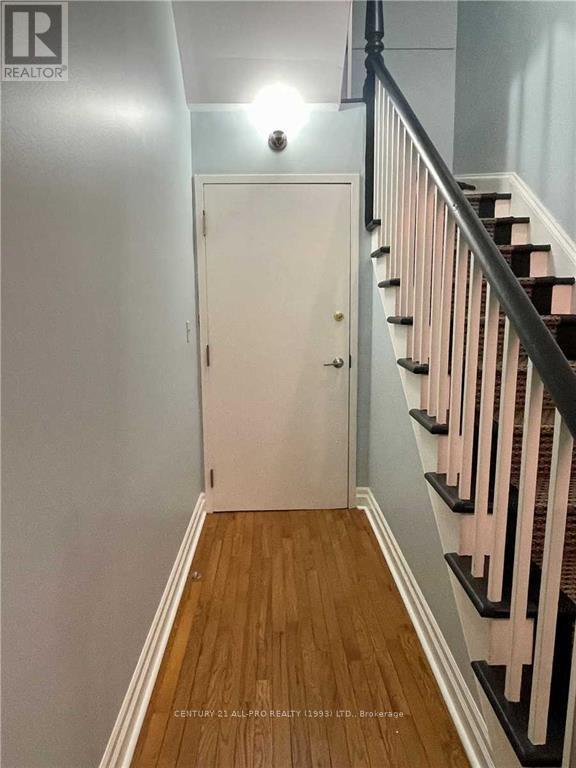 38 King Street W Property Photo 5