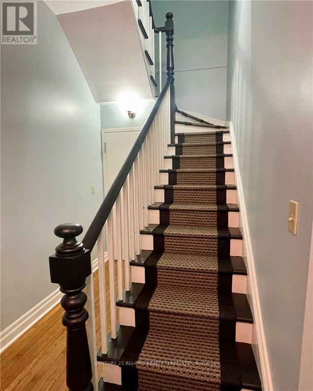 38 King Street W Property Photo 8