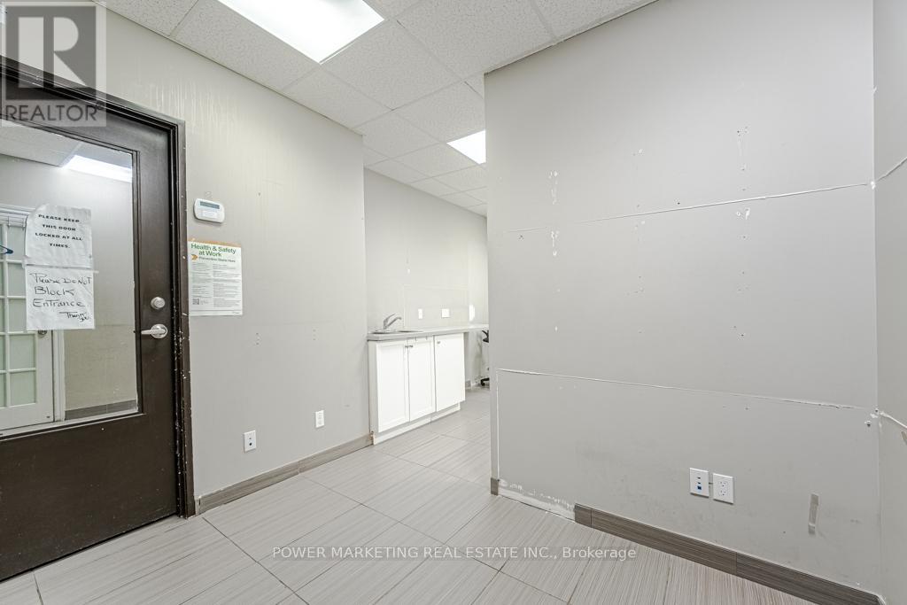 1883 Bank Street Property Photo 17