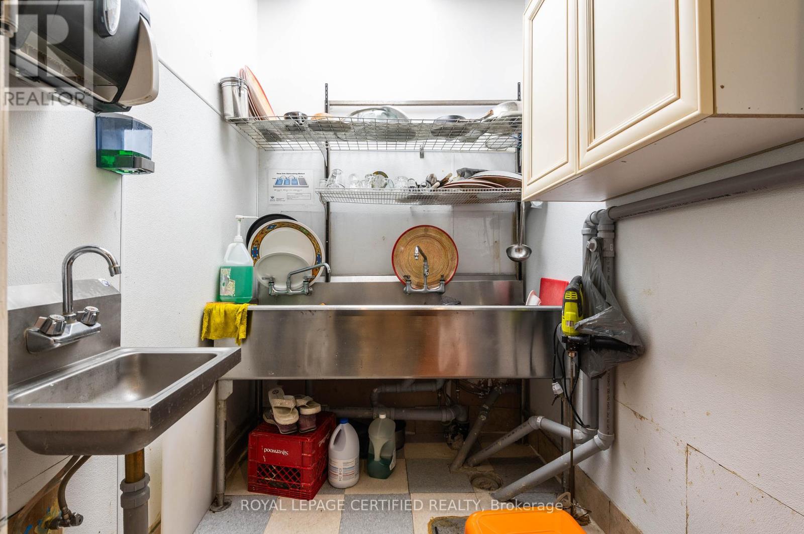 7a - 1500 Weber Street E Property Photo 20