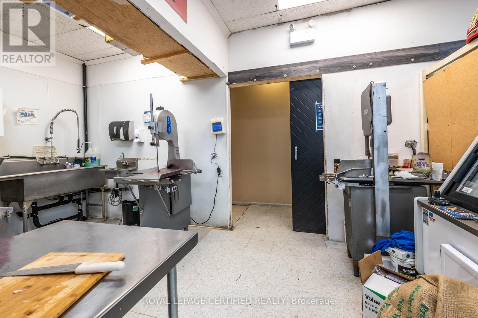 7a - 1500 Weber Street E Property Photo 27