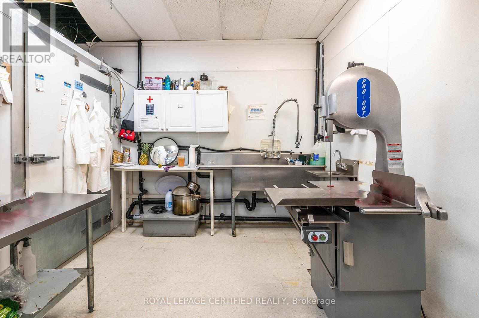 7a - 1500 Weber Street E Property Photo 28