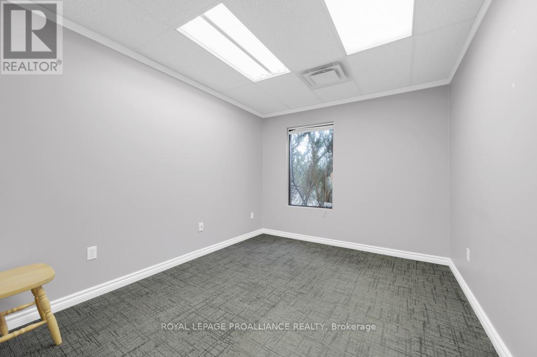 108 Russell Street N Property Photo 8