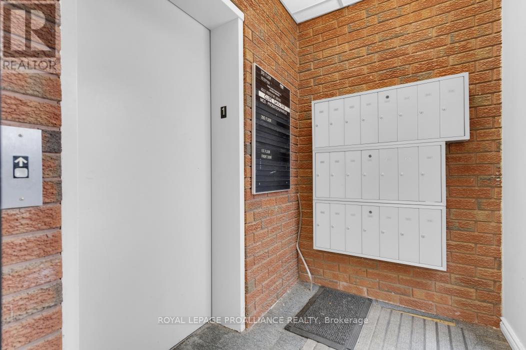 108 Russell Street N Property Photo 24