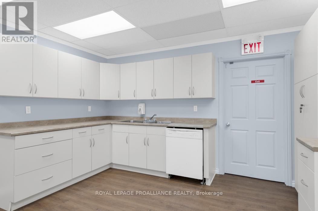 108 Russell Street N Property Photo 6