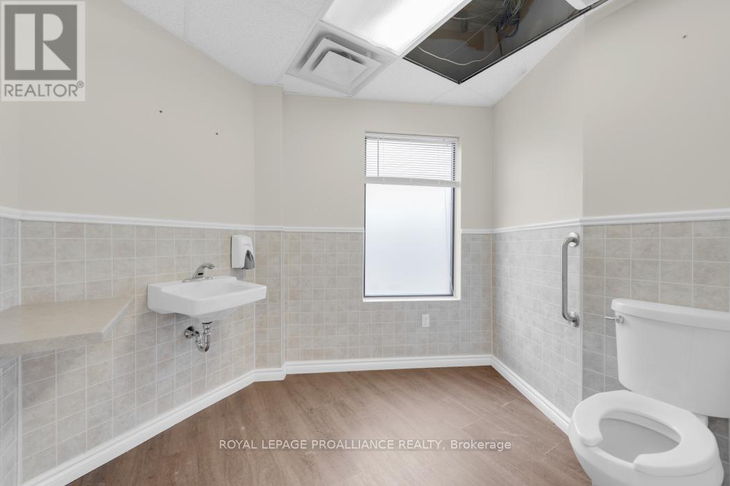 108 Russell Street N Property Photo 9