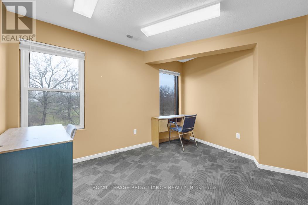 108 Russell Street N Property Photo 13