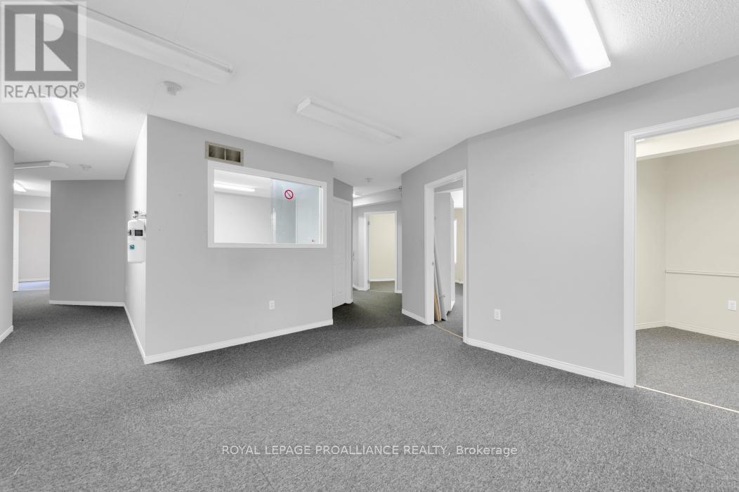 108 Russell Street N Property Photo 17