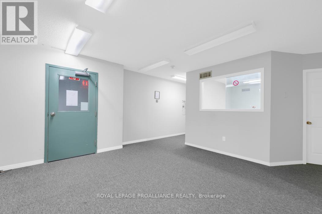 108 Russell Street N Property Photo 18