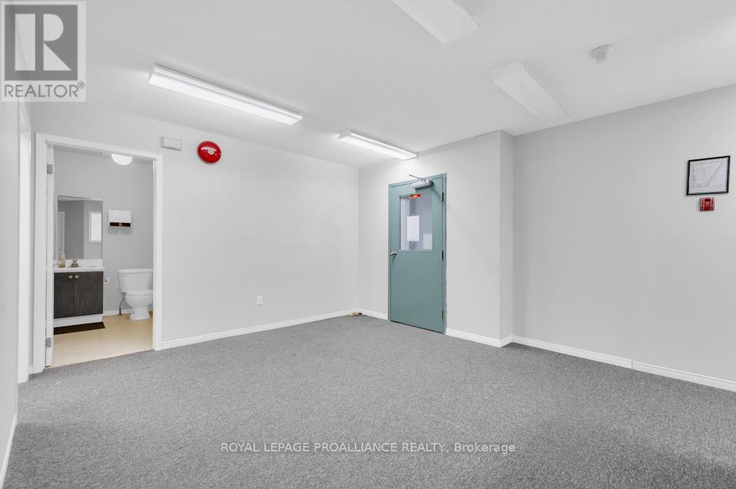 108 Russell Street N Property Photo 19