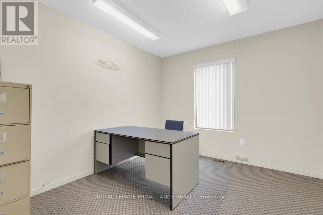 108 Russell Street N Property Photo 21