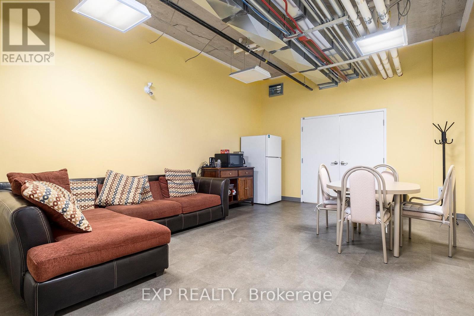 511 Lacolle Way Property Photo 33
