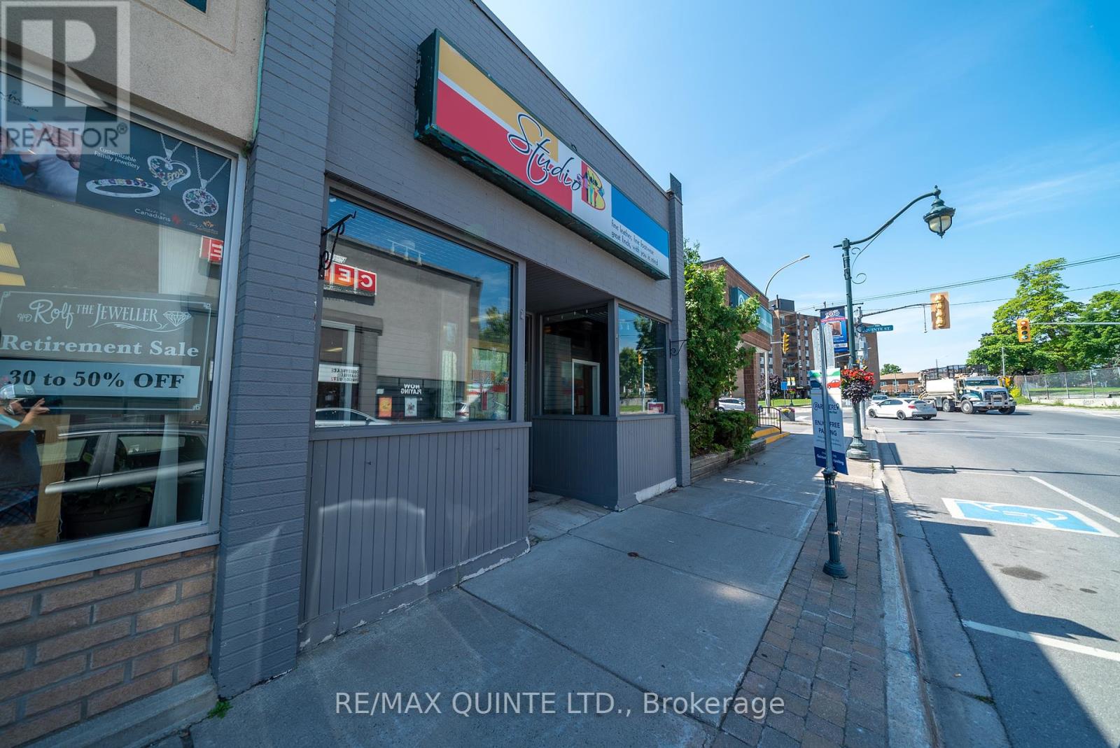 105 Dundas Street W Property Photo 2