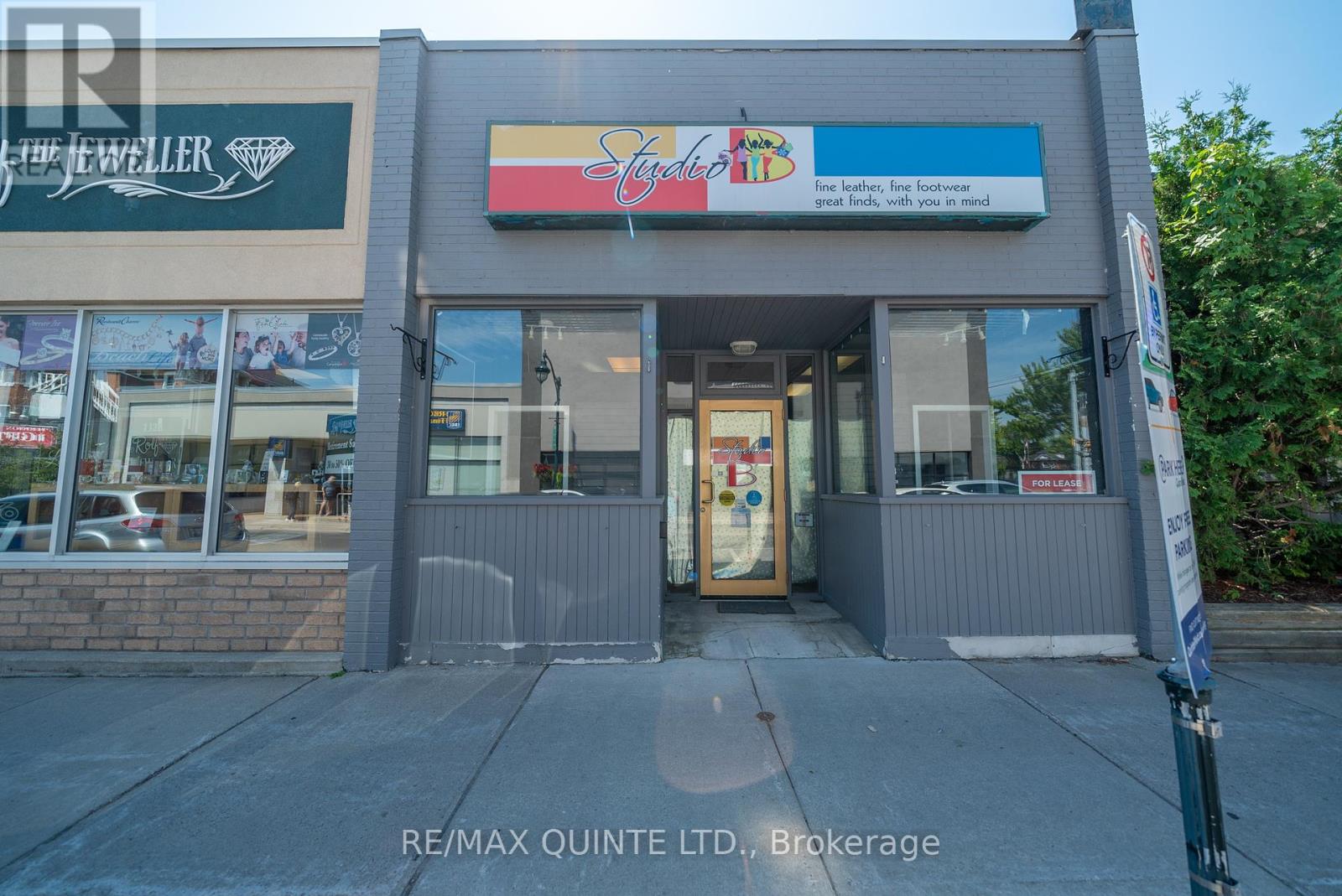 105 Dundas Street W Property Photo 3