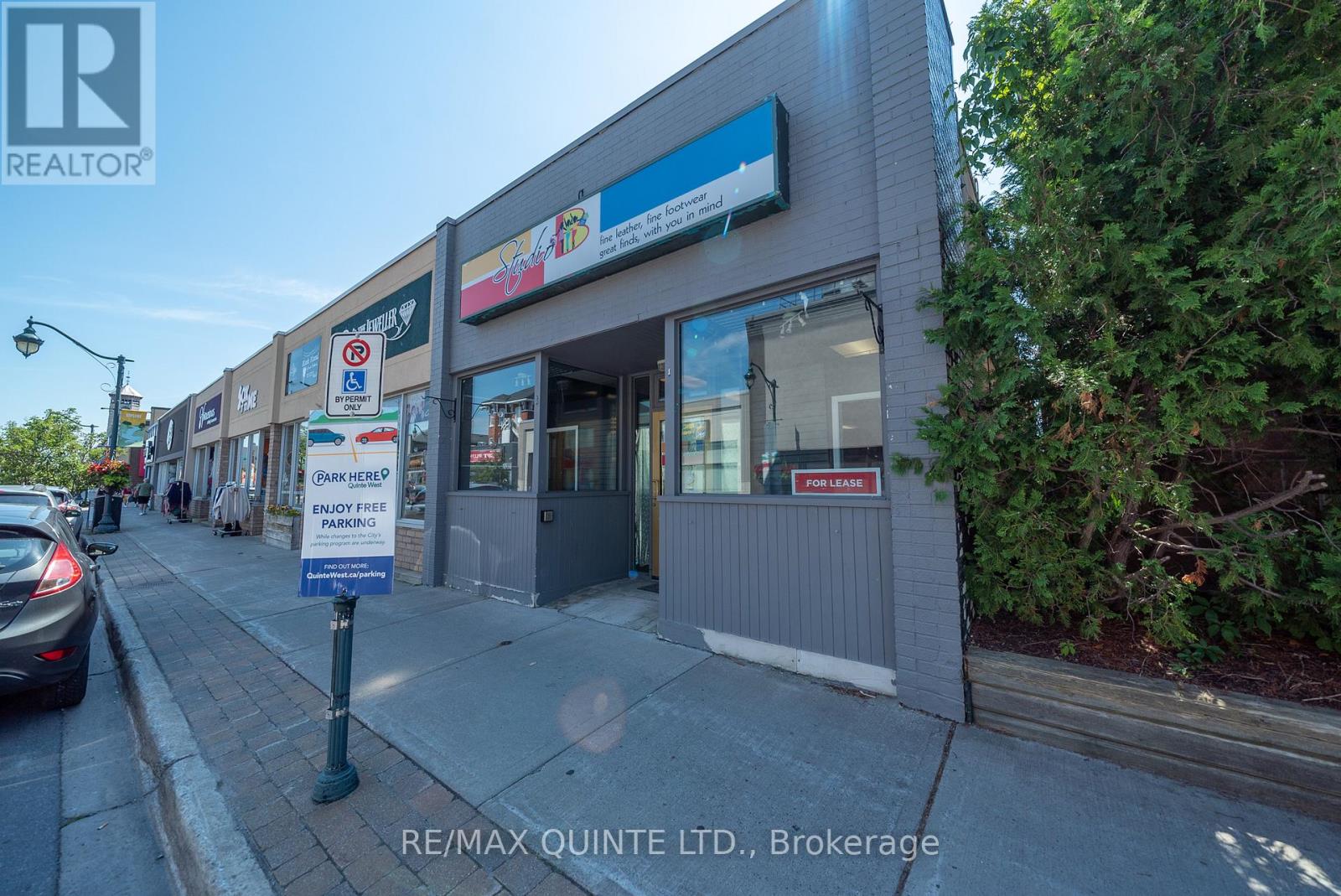 105 Dundas Street W Property Photo 4