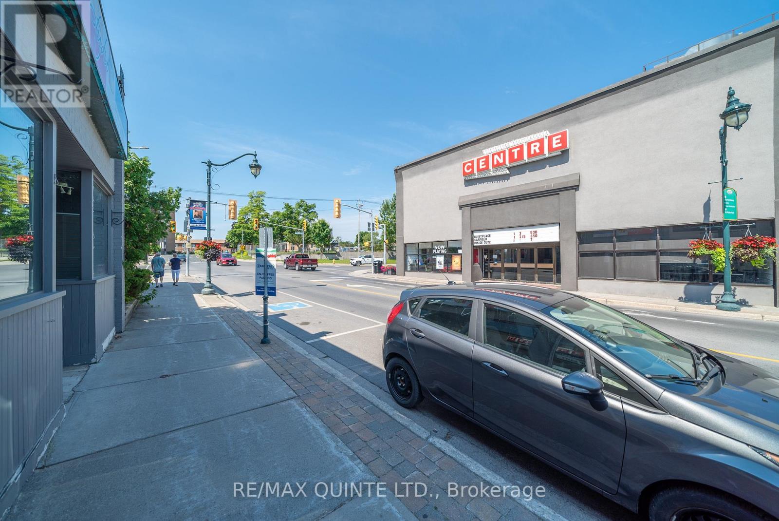 105 Dundas Street W Property Photo 6