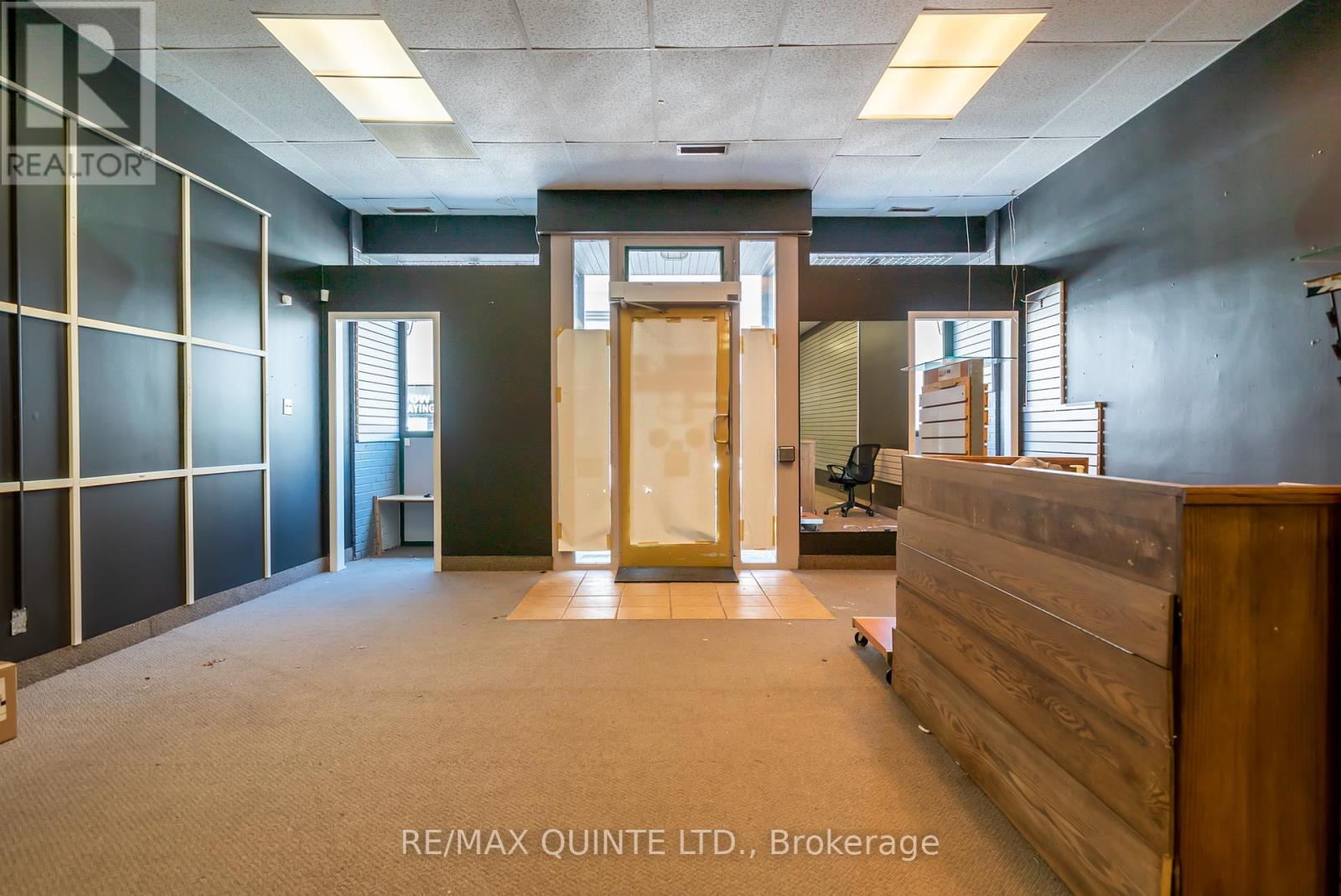 105 Dundas Street W Property Photo 8