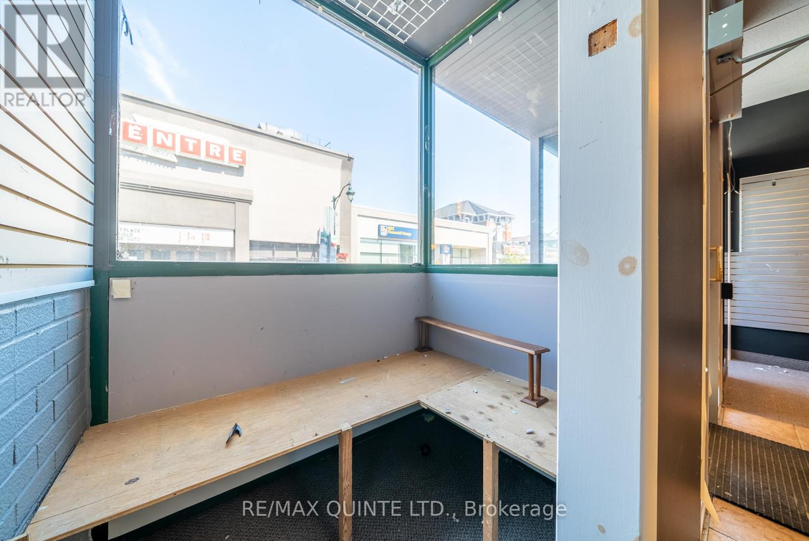 105 Dundas Street W Property Photo 9