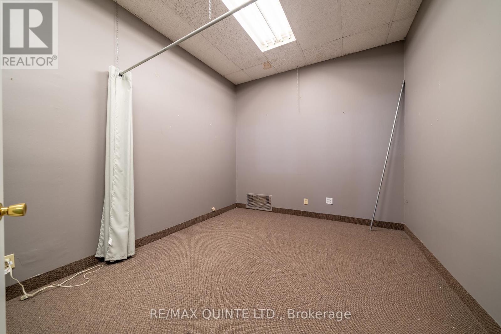 105 Dundas Street W Property Photo 14