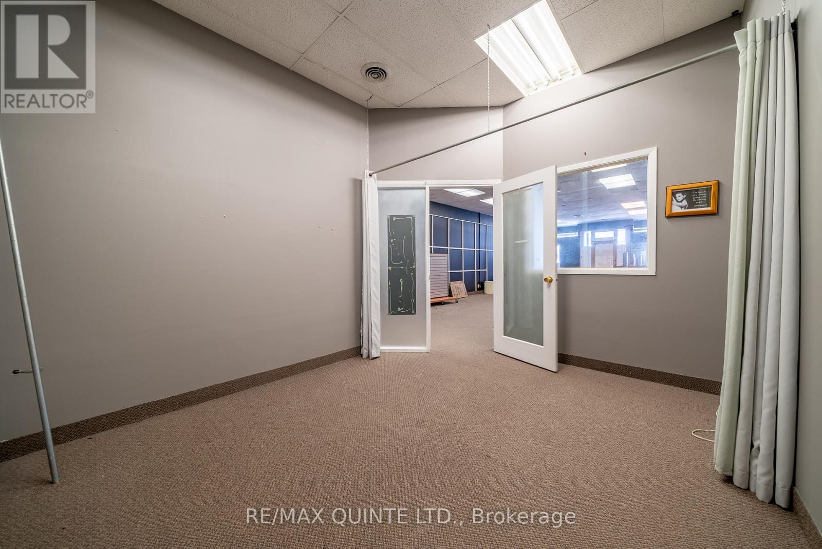 105 Dundas Street W Property Photo 15
