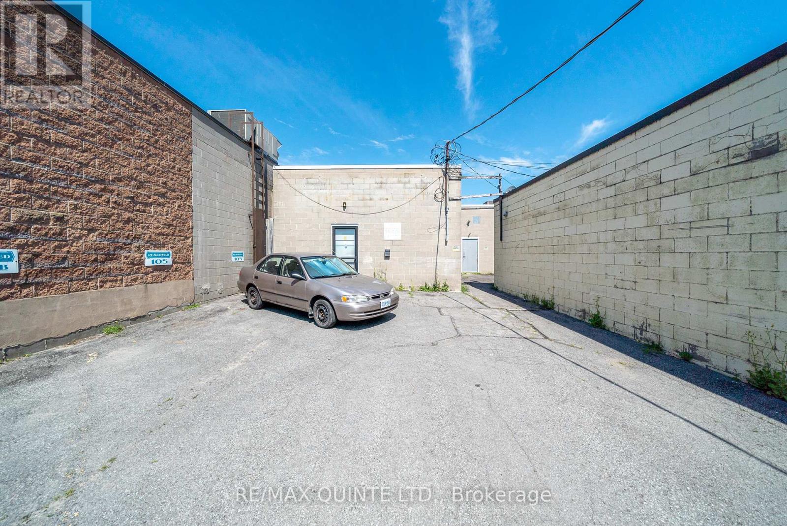 105 Dundas Street W Property Photo 21