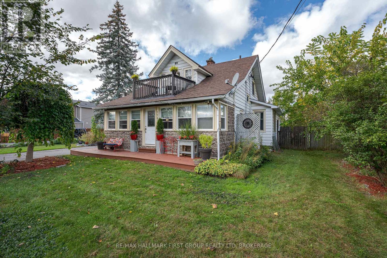 293 Dundas Street W Property Photo 2