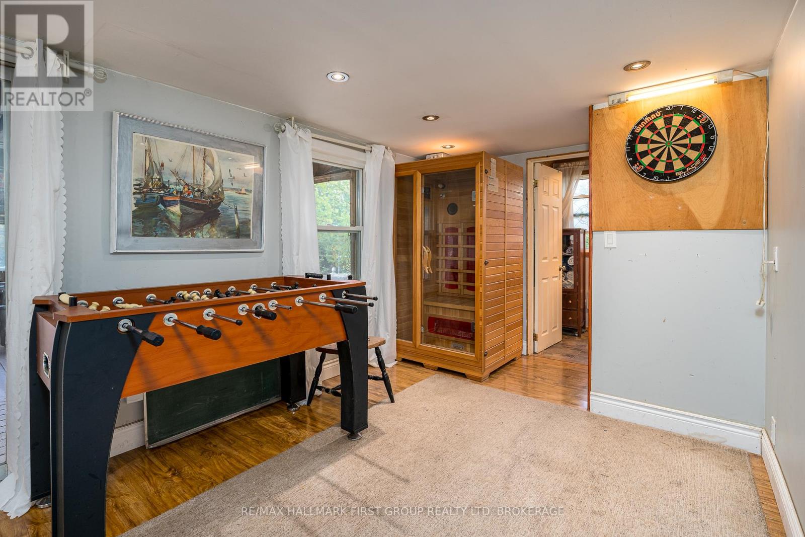 293 Dundas Street W Property Photo 4