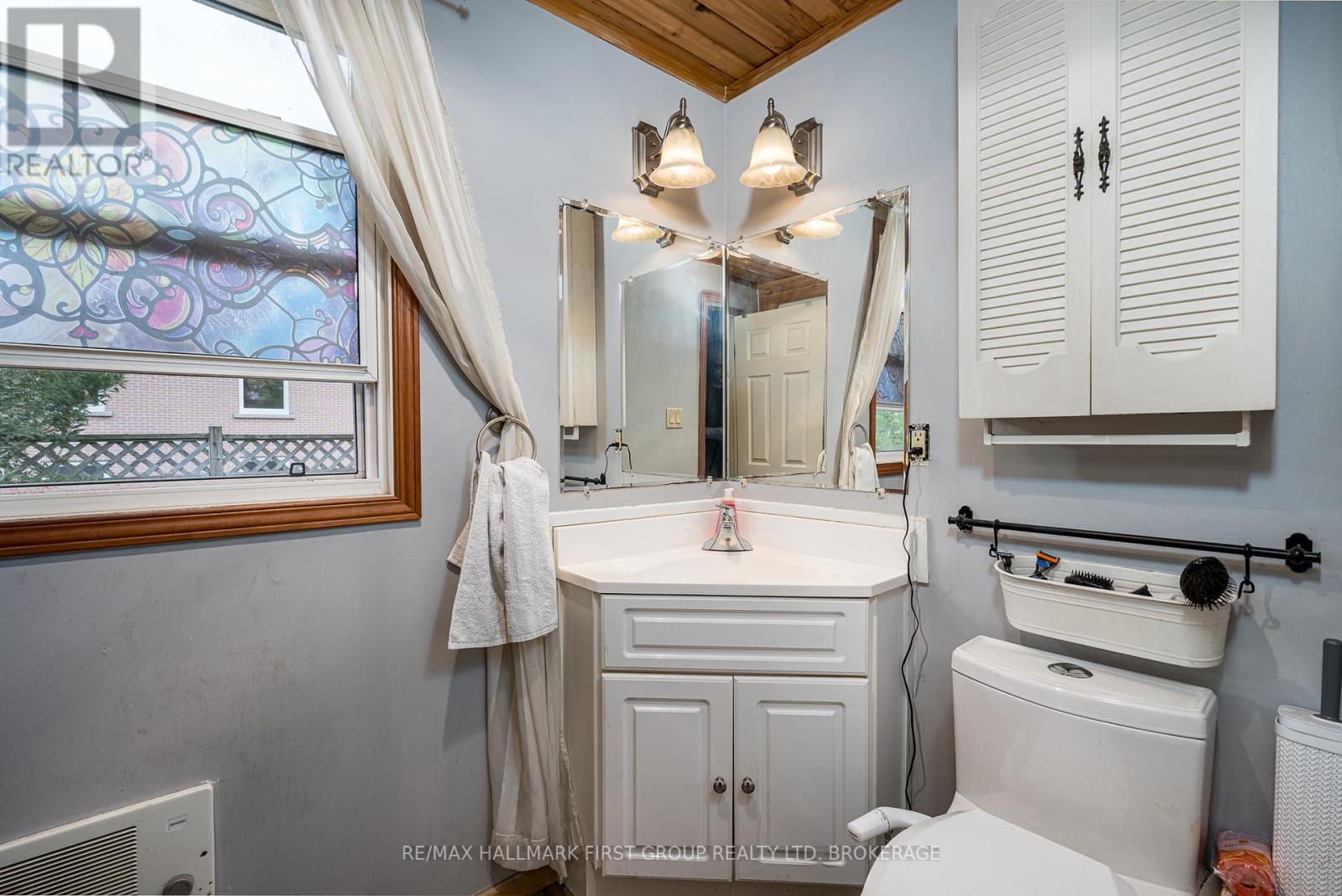 293 Dundas Street W Property Photo 5