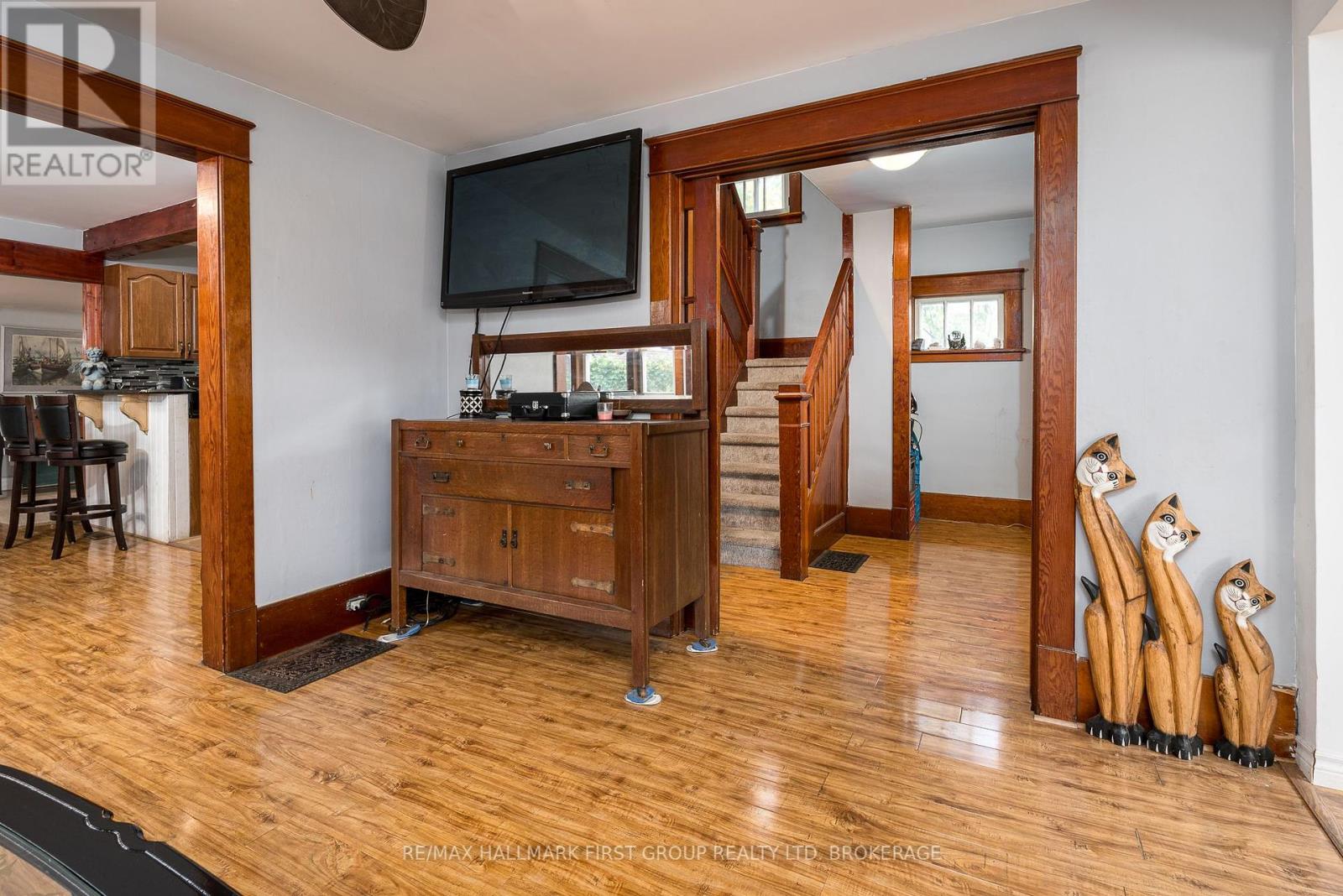 293 Dundas Street W Property Photo 8