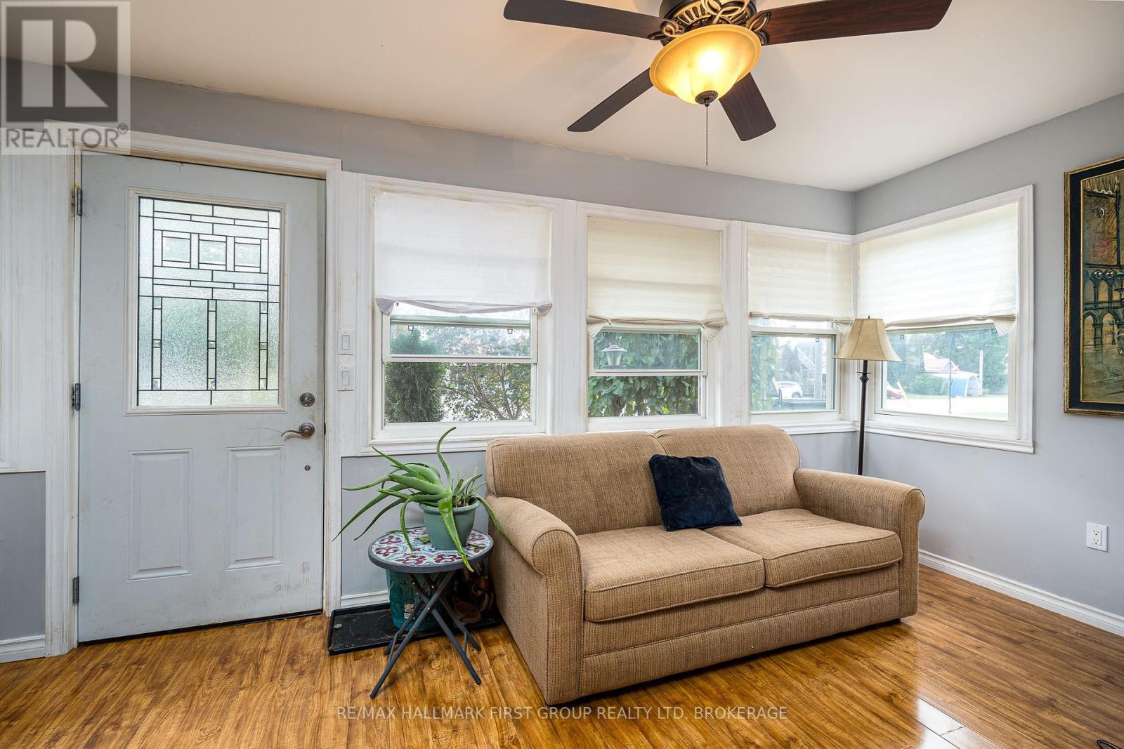 293 Dundas Street W Property Photo 9