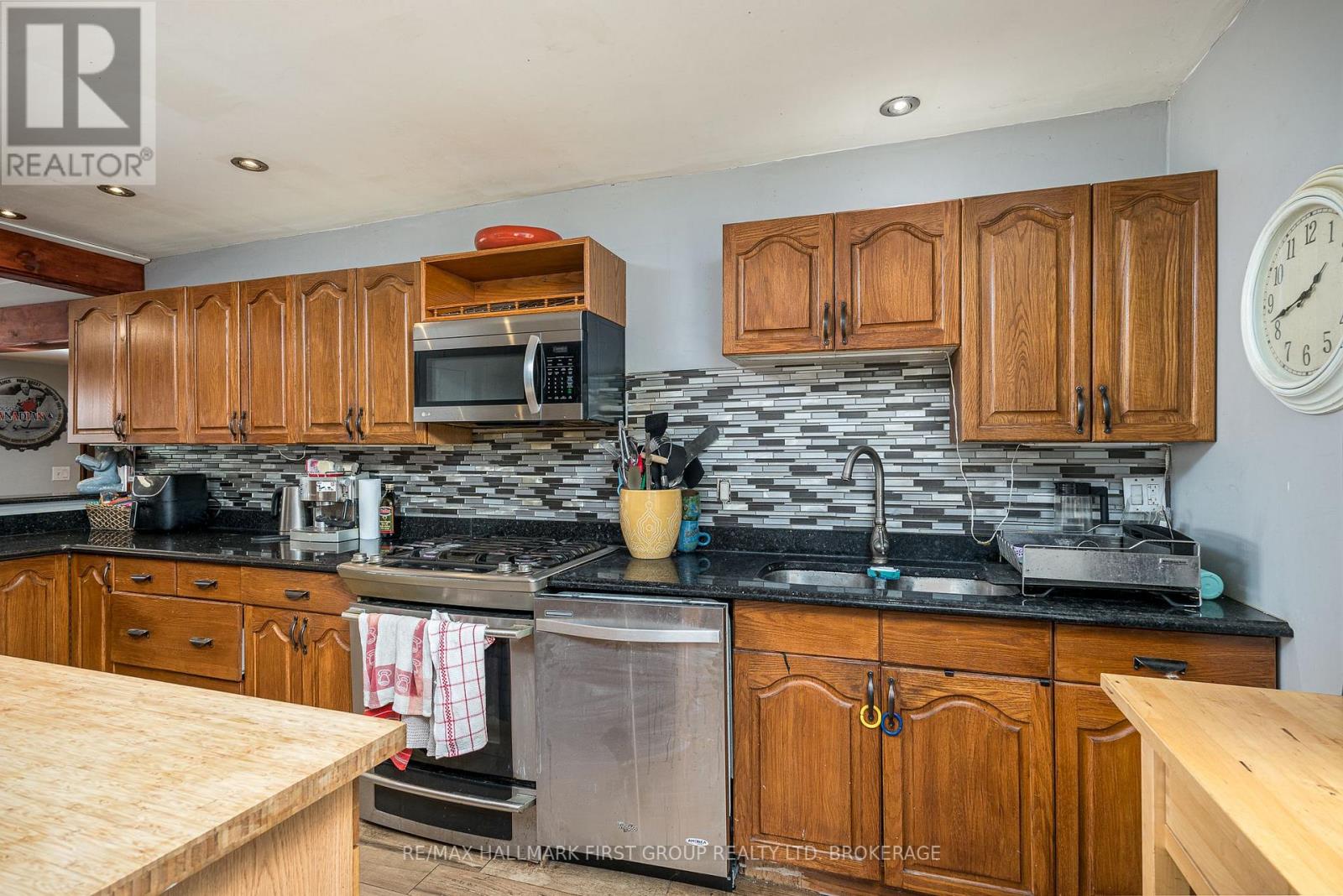 293 Dundas Street W Property Photo 12