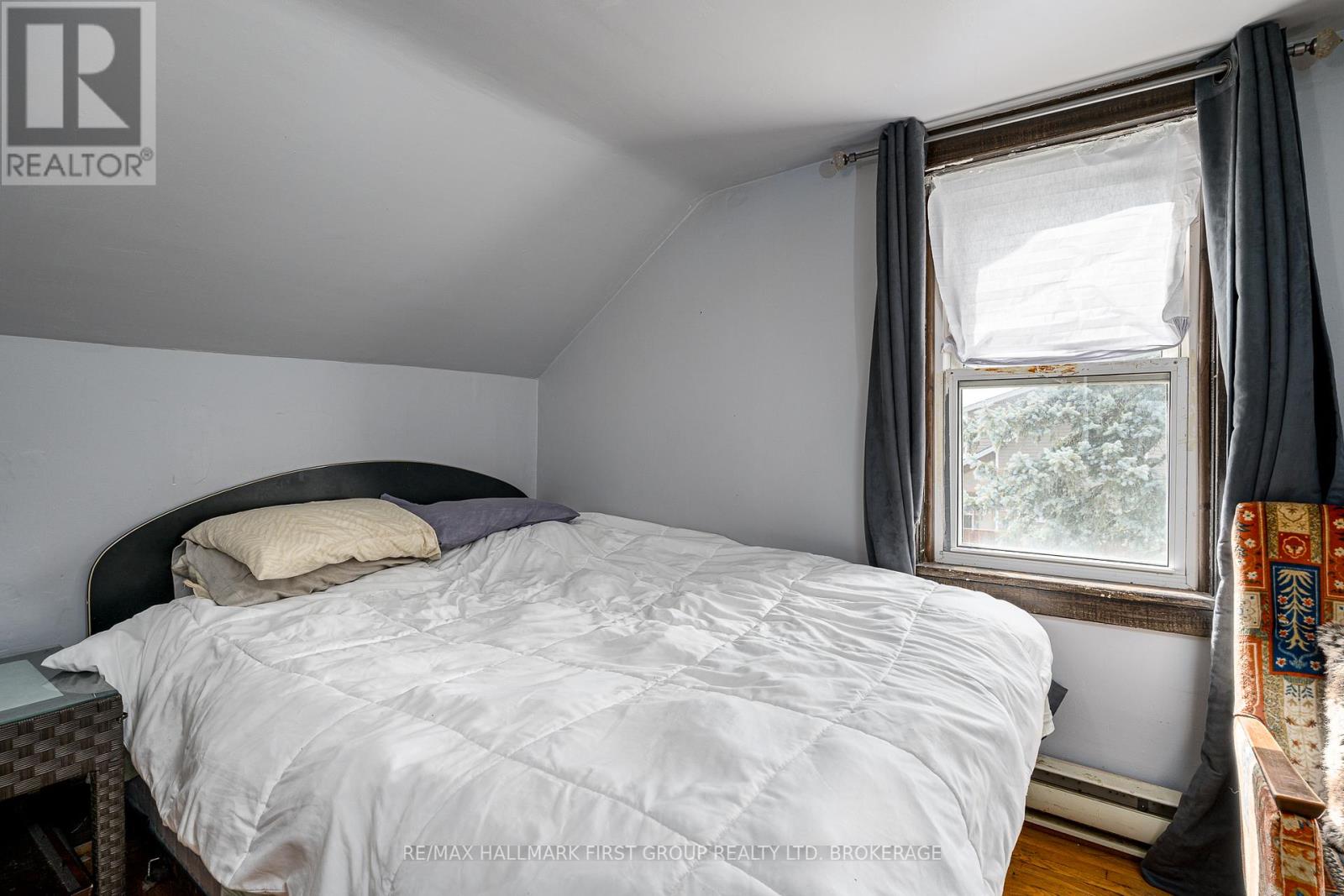 293 Dundas Street W Property Photo 15