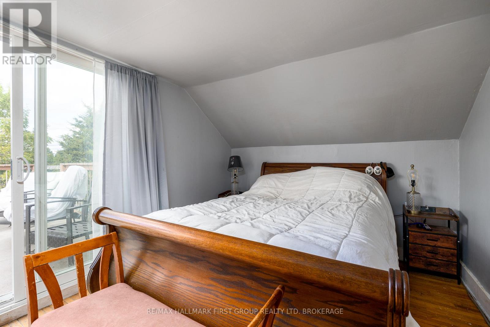 293 Dundas Street W Property Photo 17