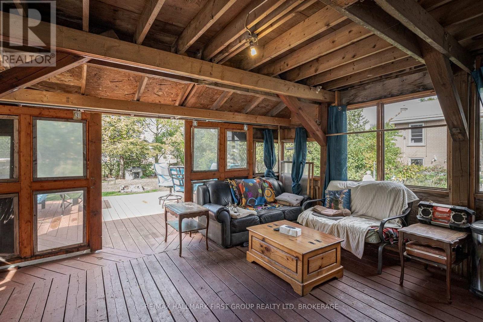 293 Dundas Street W Property Photo 20