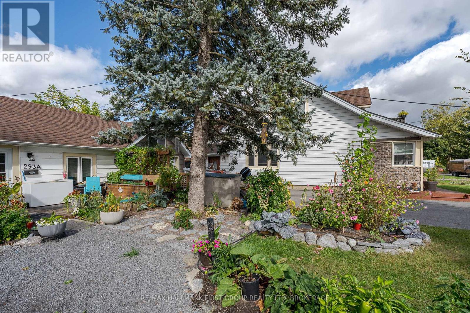 293 Dundas Street W Property Photo 26