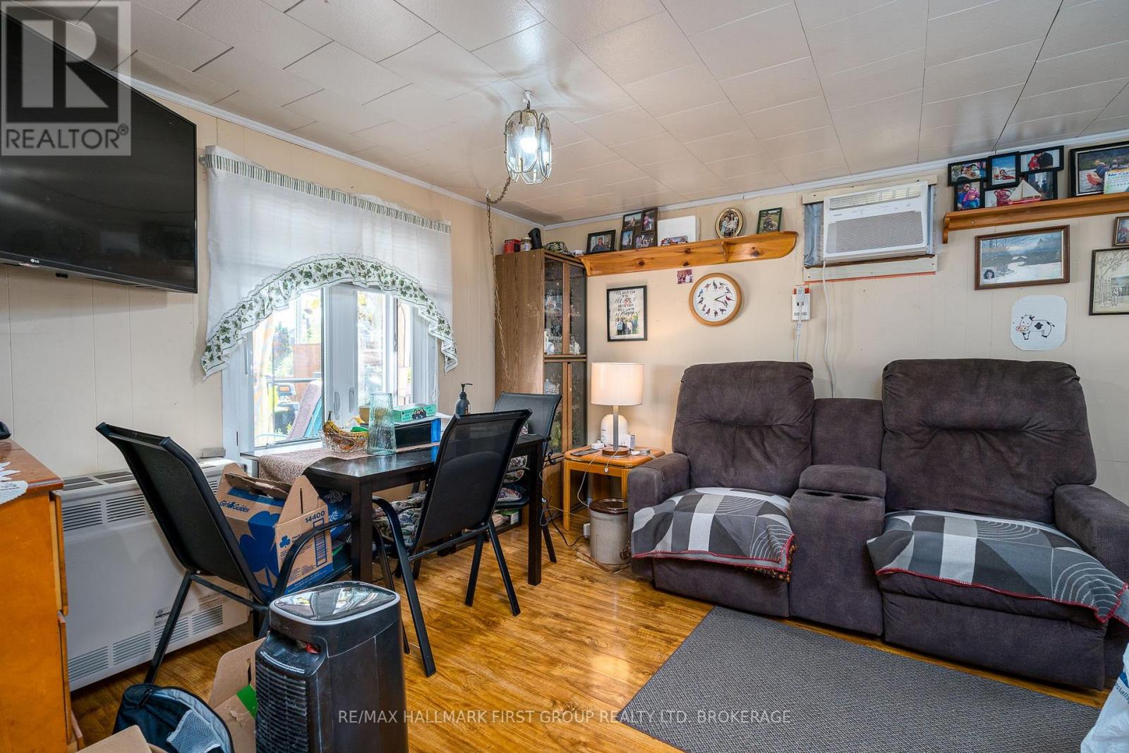 293 Dundas Street W Property Photo 27