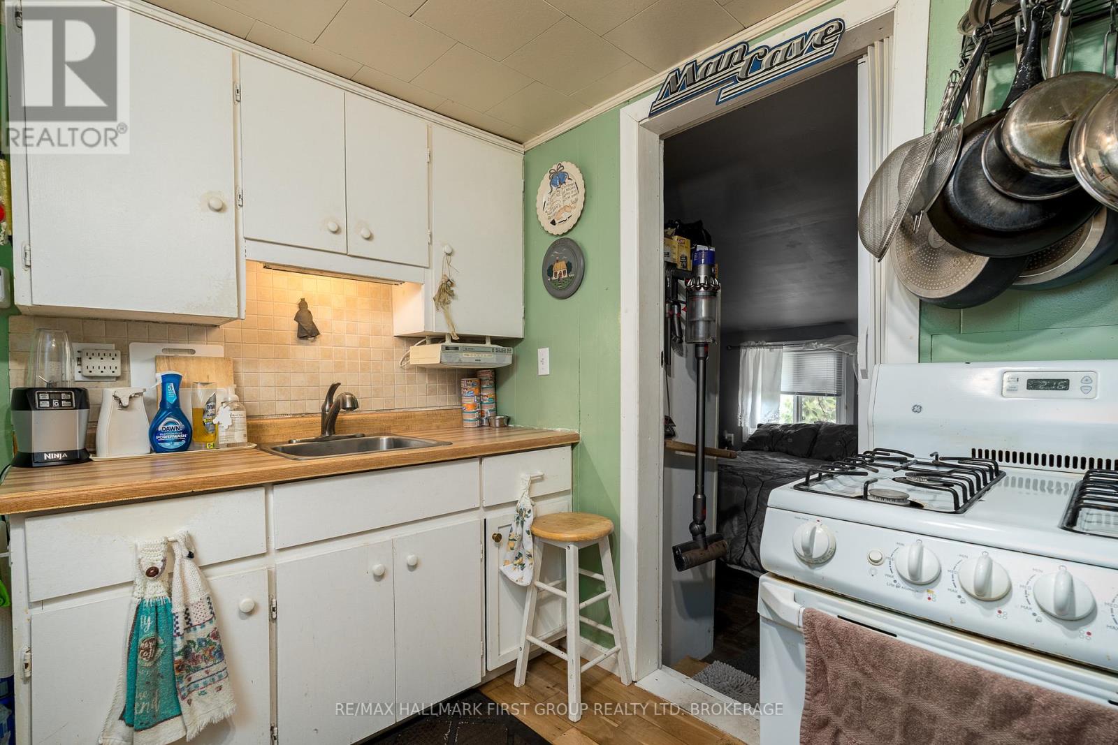 293 Dundas Street W Property Photo 29