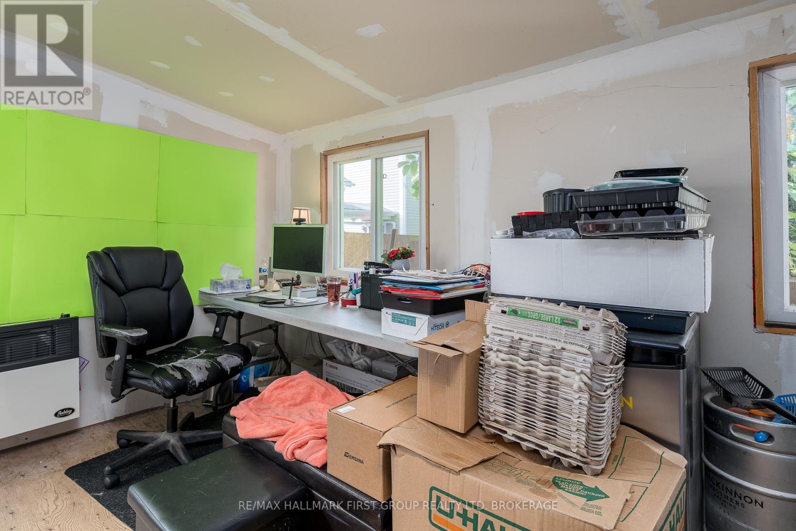 293 Dundas Street W Property Photo 32