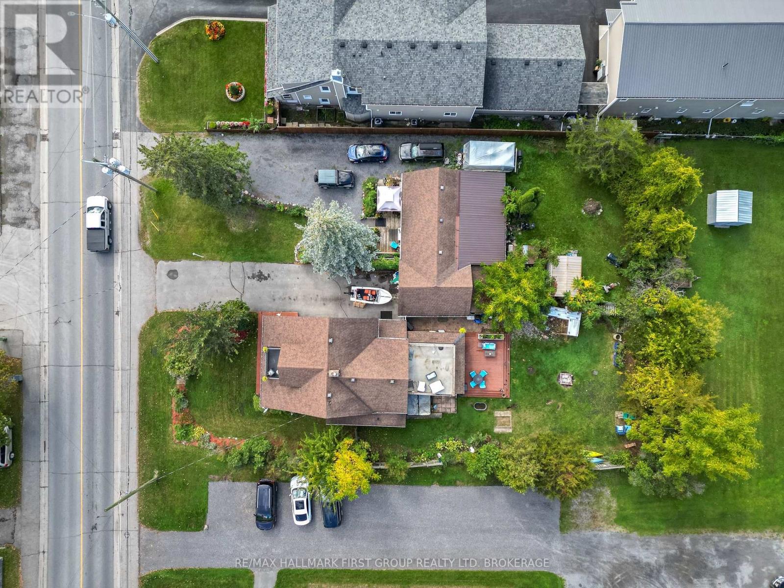 293 Dundas Street W Property Photo 35