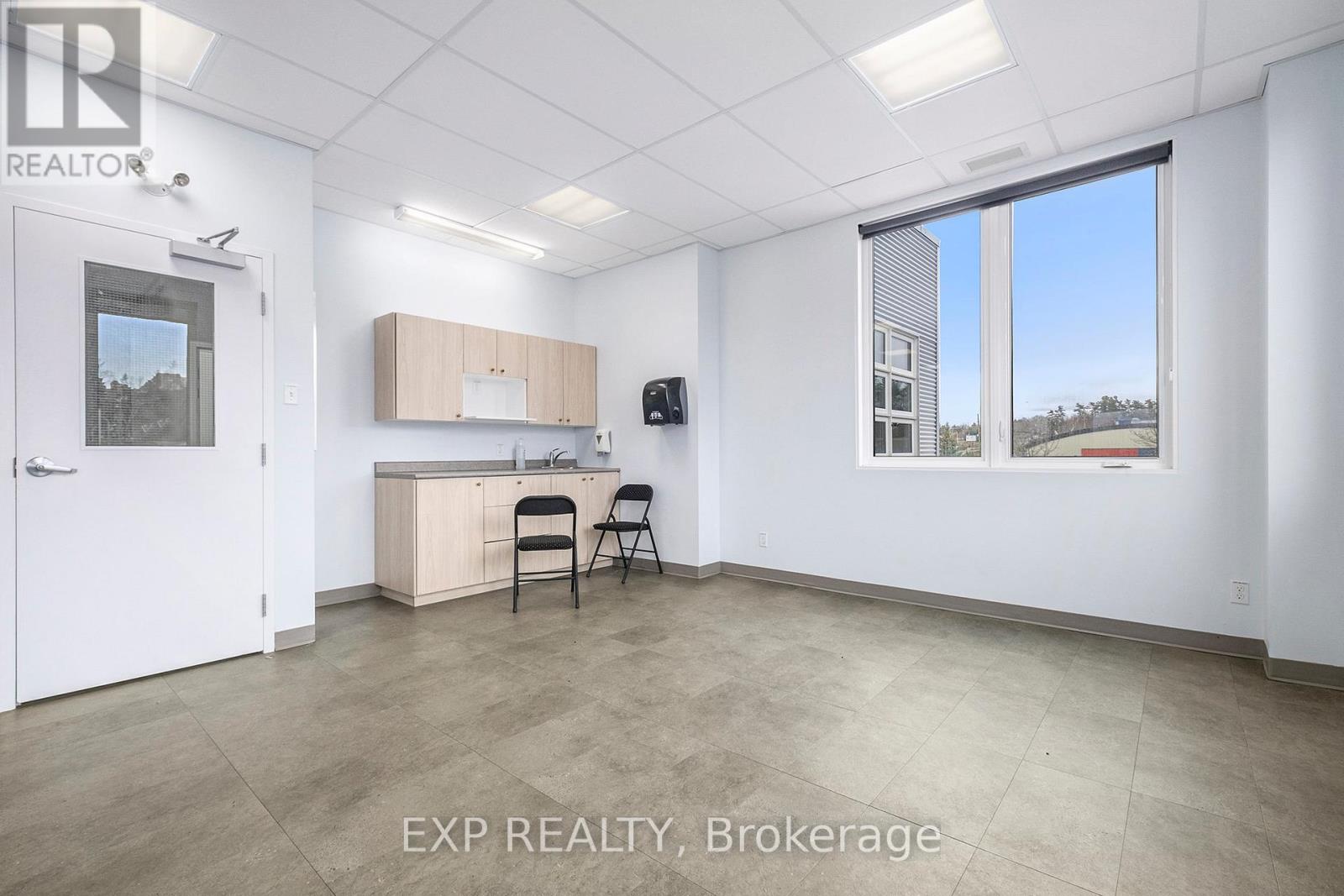 A2 / B2 - 511 Lacolle Way Property Photo 3