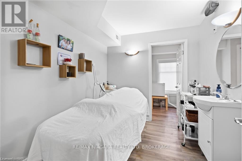 Upper - 169 Ontario Street Property Photo 7