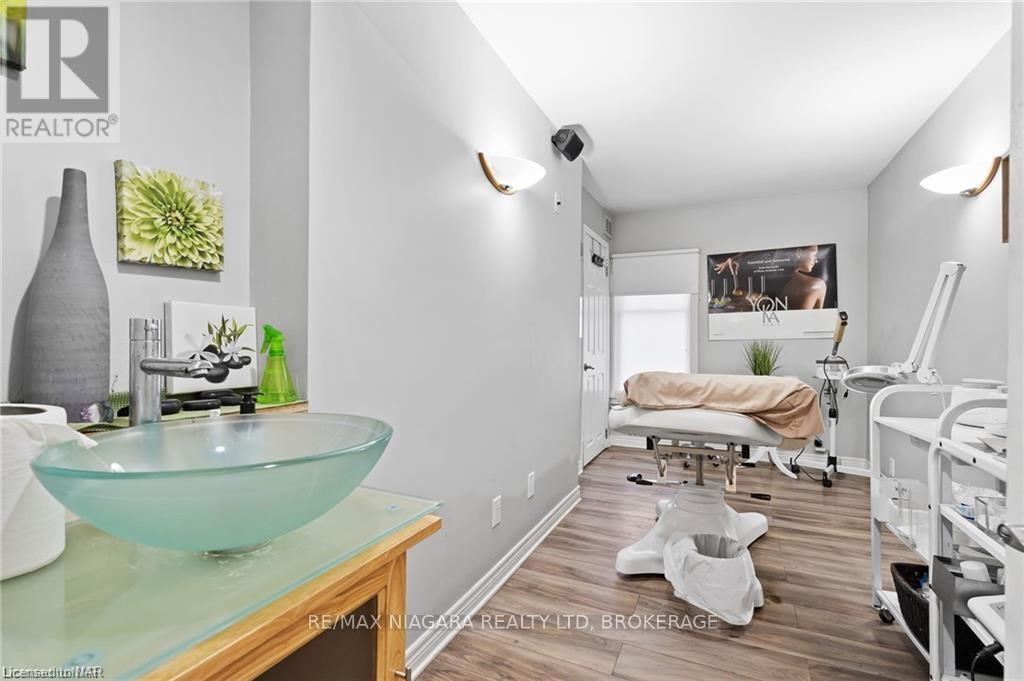 Upper - 169 Ontario Street Property Photo 8