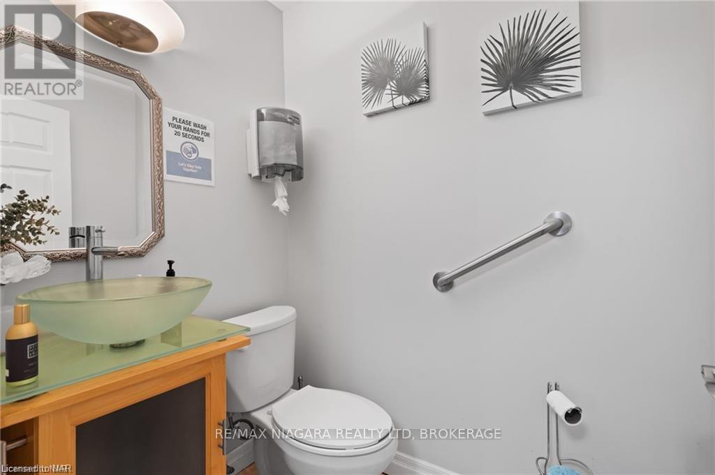 Upper - 169 Ontario Street Property Photo 12