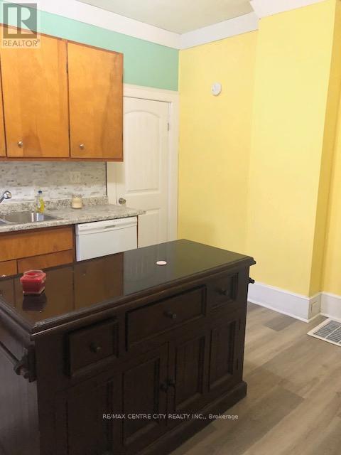 171 Sydenham Street E Property Photo 3