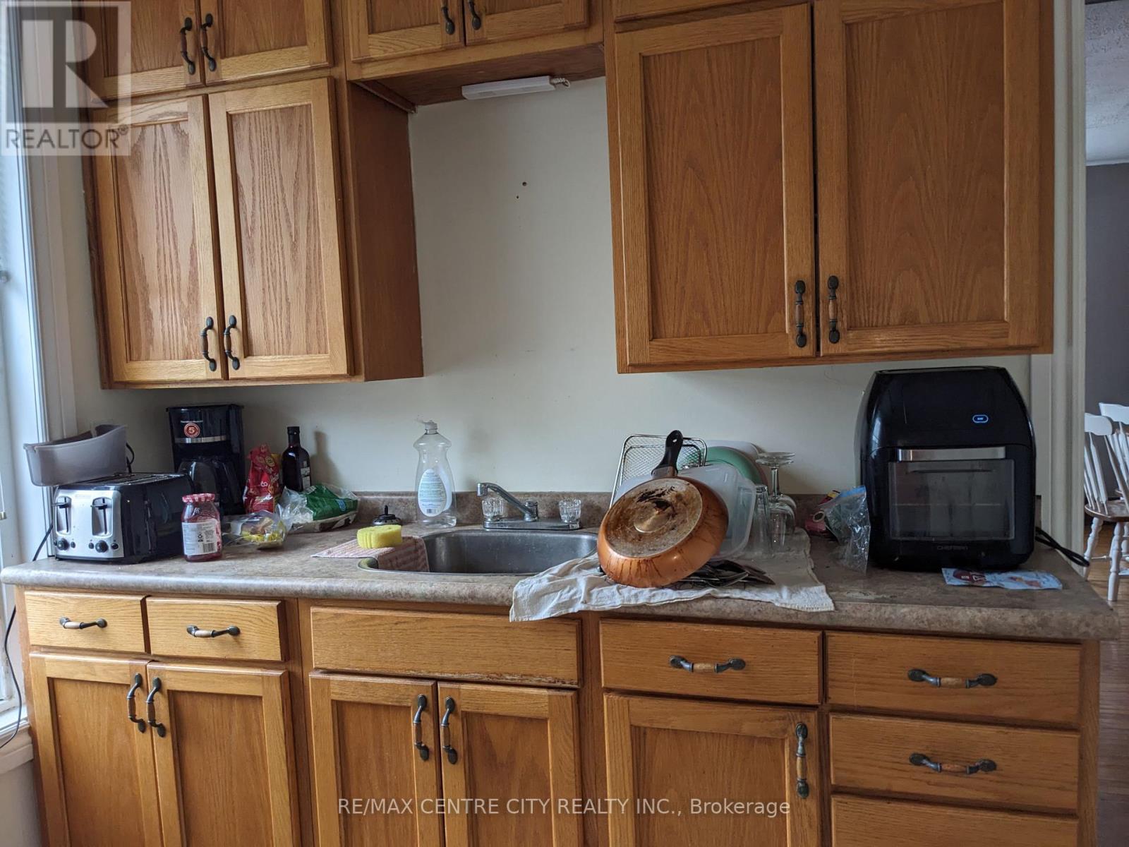 171 Sydenham Street E Property Photo 11